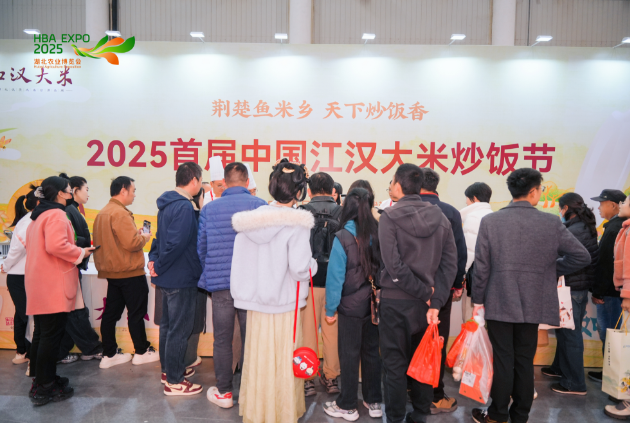 市民排队、大师站台 江汉大米“炒热”地道荆楚味